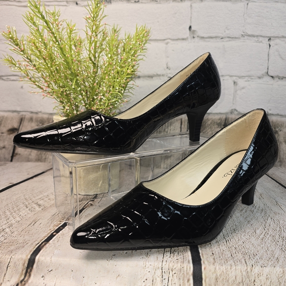 CABRIZI HOLLY CROC EMBOSSED GLOSSY BLACK HEELS PUMPS WOMENS 7.5 EUC - Picture 2 of 13